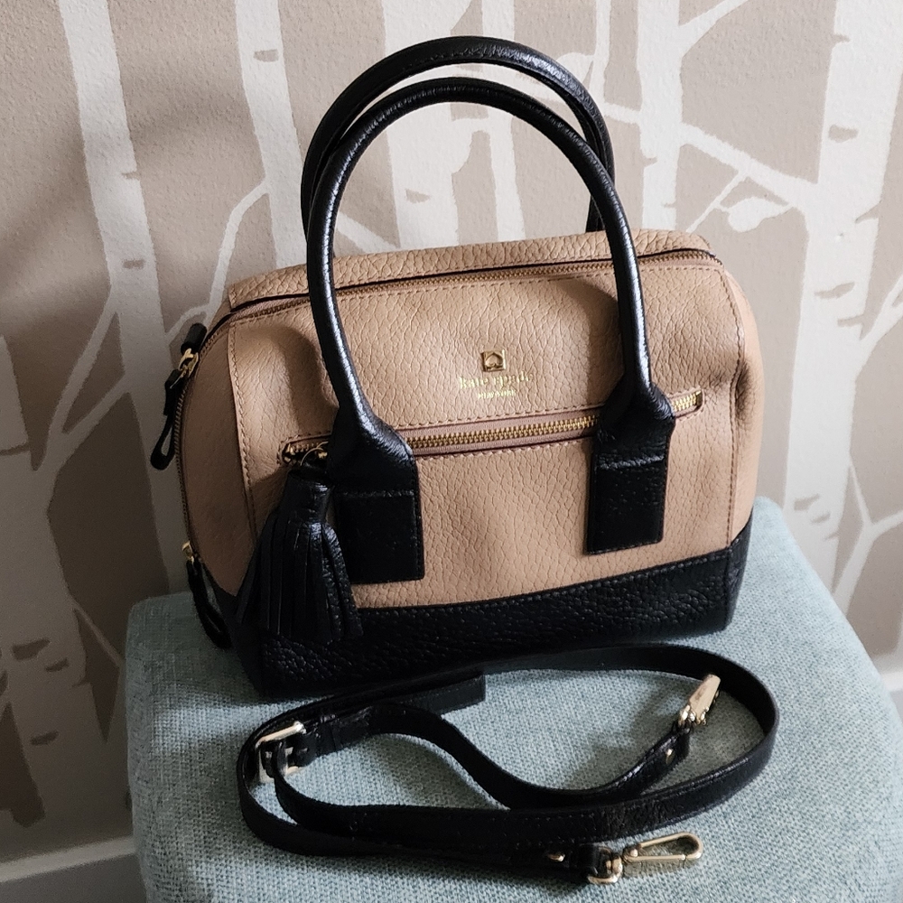 Kate Spade: Elegant Black and Tan Women's Handbag